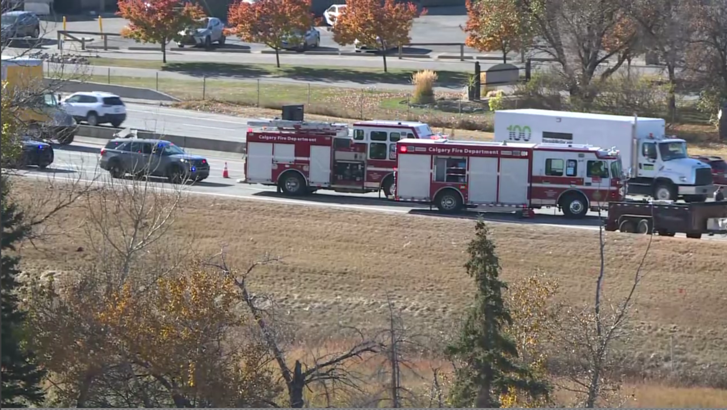 One dead after crash on Deerfoot Trail; road closure in SE Calgary