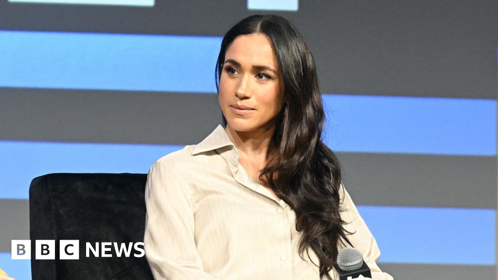 Meghan did not let her father see her children to protect them - BBC
