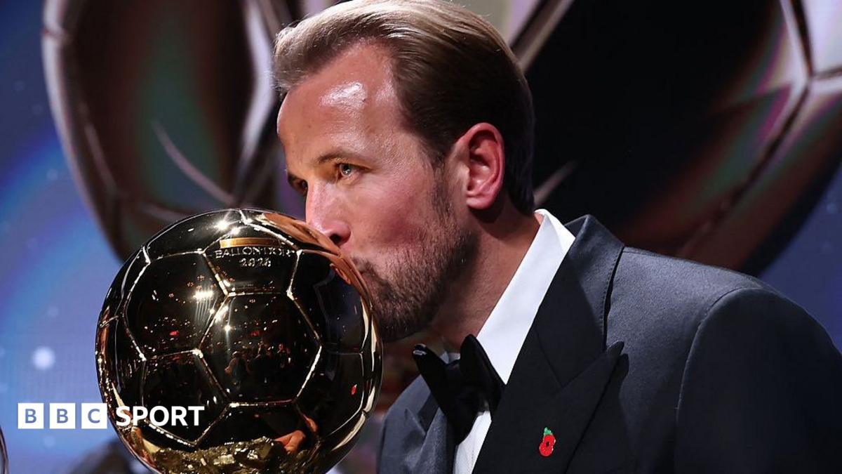Harry Kane kisses the Ballon d'Or