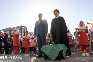 Teachers Brand Iran's Ideological School Curricula 'Dead End' For Kids