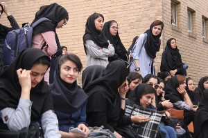 State-backed poll shows most Iranian students use foreign social media