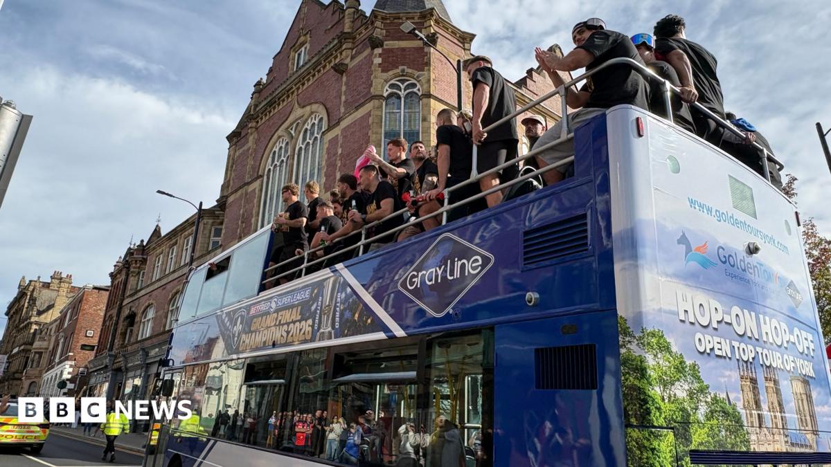 Wakefield Trinity victory parade celebrates Super League champions