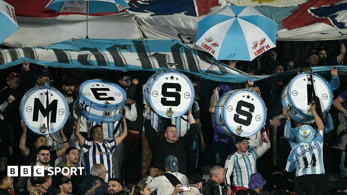 Argentina fans spell out Messi on drums