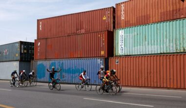 ‘Containerabad’: Pakistan’s capital, truckers bleed money amid lockdown | Politics
