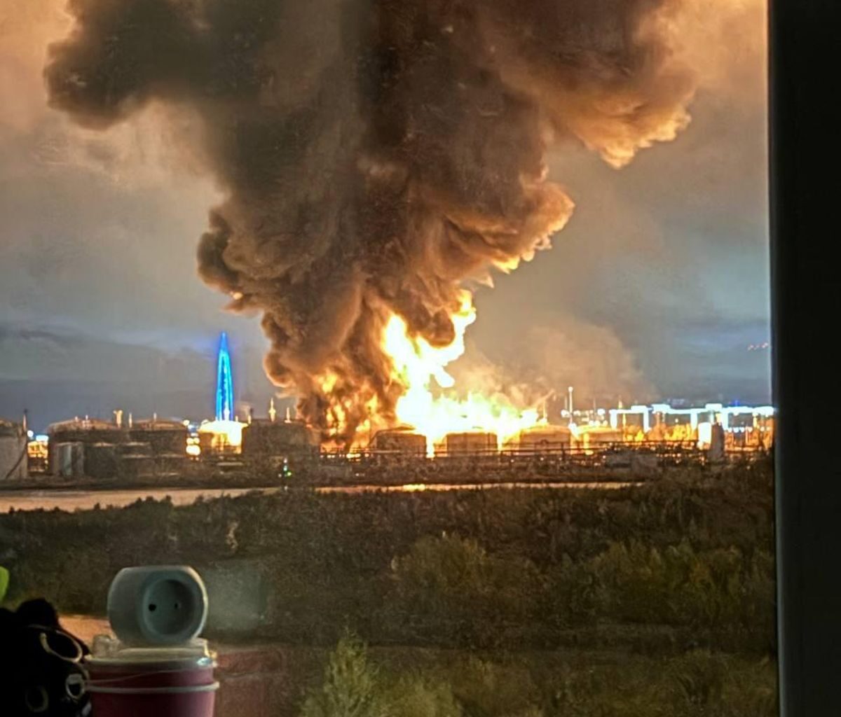 Massive Ukrainian drone attack hit oil facility, bridge, and data centers in St. Petersburg