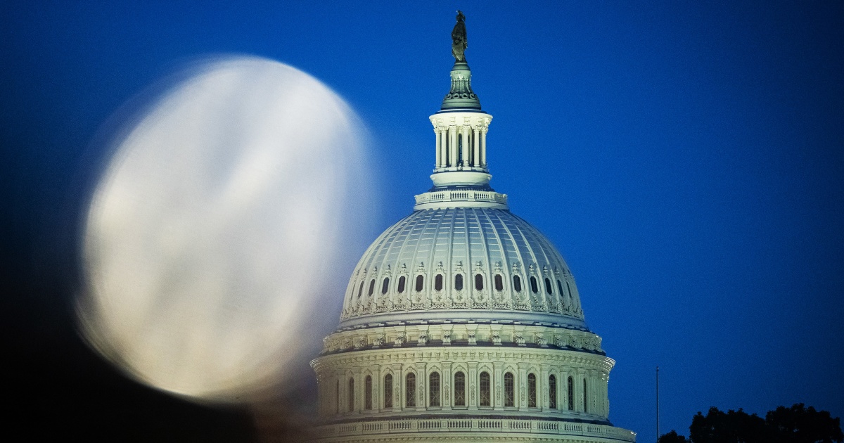 Man charged with mailing threatening letters with white substance to members of Congress