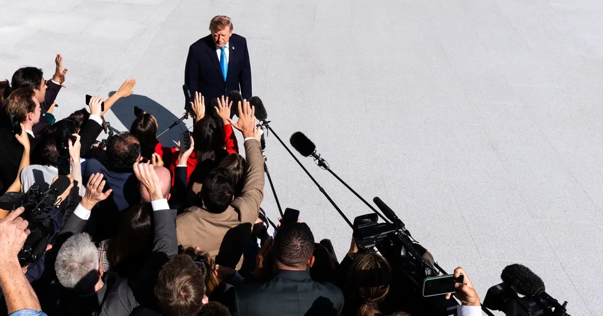 Federal judge indefinitely reverses/upholds White House ban on national news organizatIons