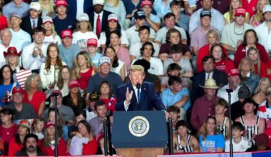 Obama’s ‘Cheesecake Factory’ Jab Rankles Trump on Mississippi Campaign Stop