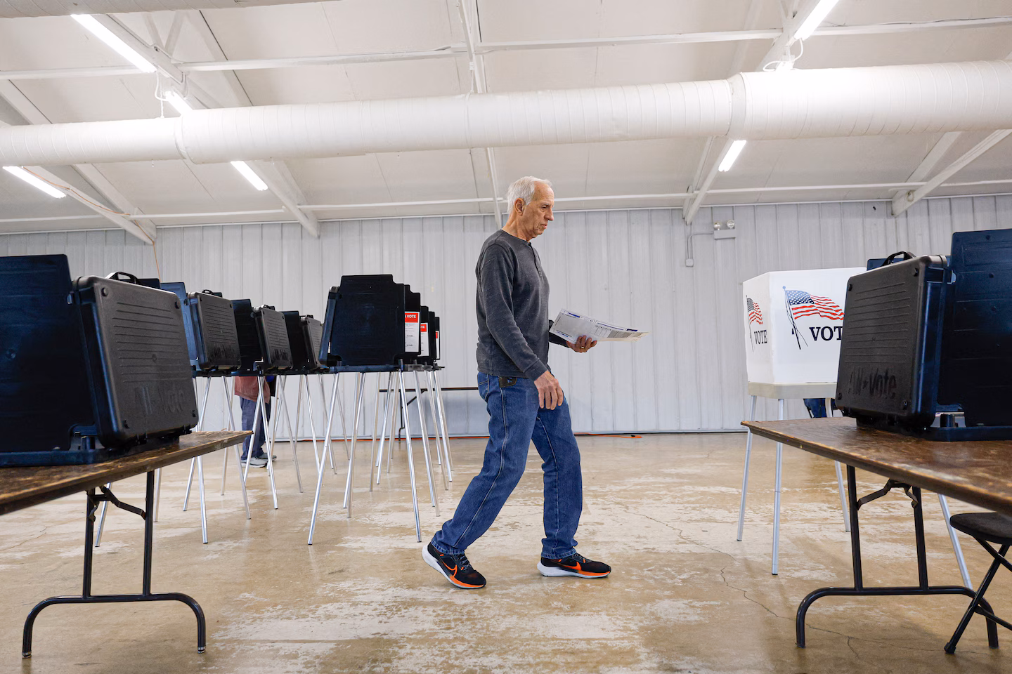Four ways the midterm elections could go, one month away - The Washington Post