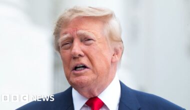 US justice department investigates TV networks over Trump pool coverage - BBC