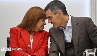 Narbona and Sánchez sit closely as he speaks to her during a meeting