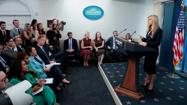 Zacharia giving a briefing to journalists in the White House