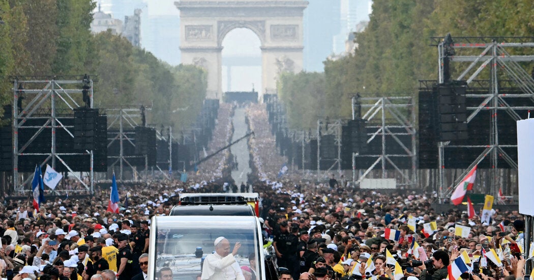 In Fractious France, Politicians Agree on One Thing: Pope Leo Was a Hit