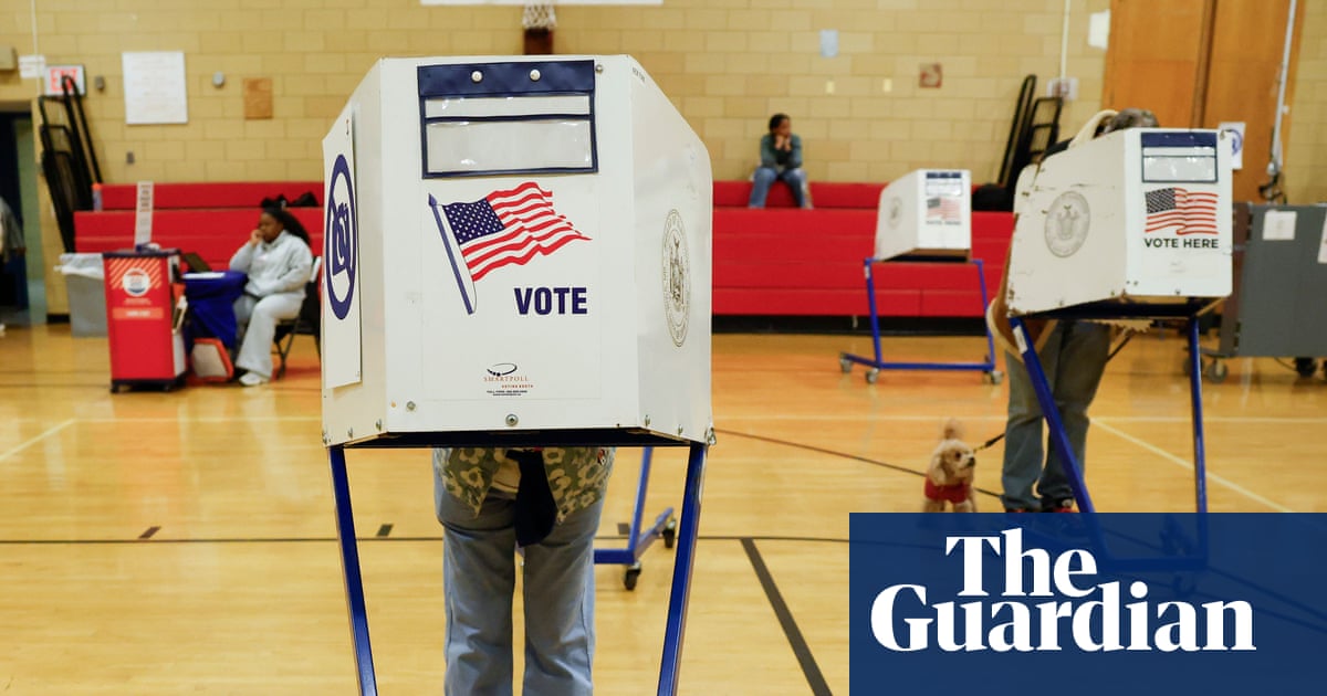 Trump dangles $1m reward for reporting voter fraud in past or upcoming elections | Donald Trump