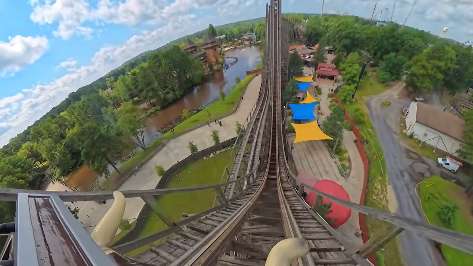 <p>In the years leading up to this week’s fatal accident at its Georgia theme park, Six Flags has been accused of failing to maintain its parks amid hundreds of reports of injuries and dangerous malfunctions on its aging thrill rides, according to a CNN analysis of public records and court filings. Kyung Lah reports.</p>