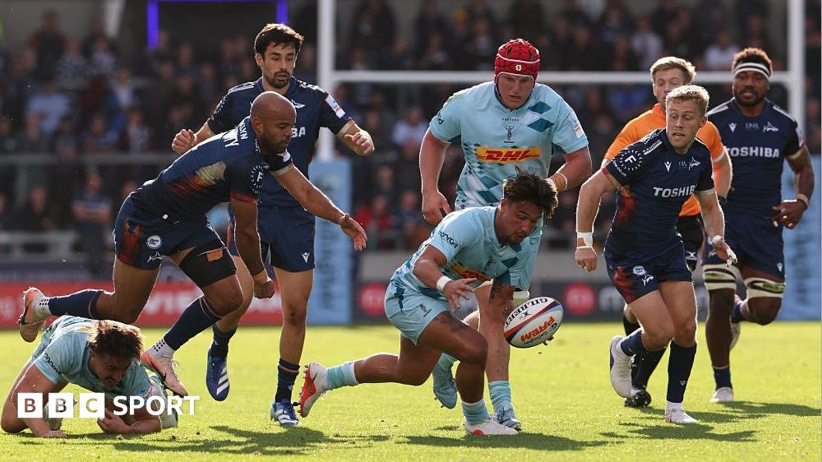 Marcus Smith pounces on a loose ball as Sale's Tom O'Flaherty and Gus Warr close in