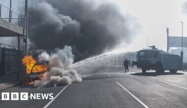 South African anti-migrant protests: Cars torched and shops looted in Durban and Soweto - BBC