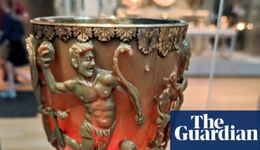 ‘It’s magic’: scientists rediscover how to make ancient Roman colour-changing glass | Archaeology