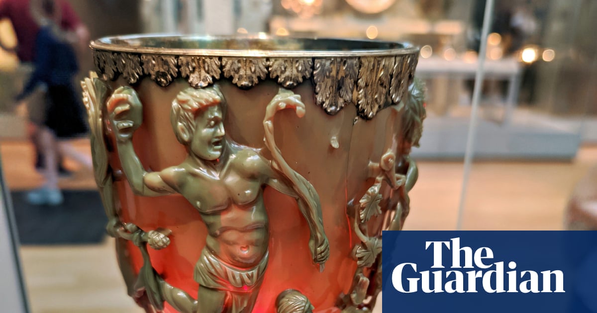‘It’s magic’: scientists rediscover how to make ancient Roman colour-changing glass | Archaeology