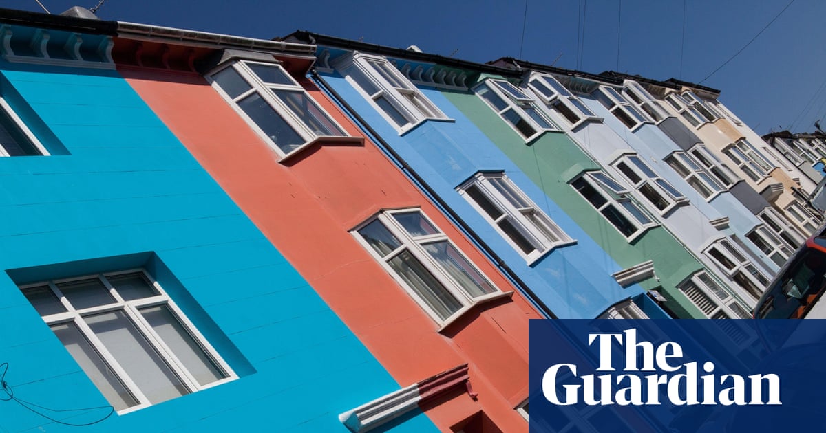 UK house price growth halves amid rising mortgage interest rates | House prices