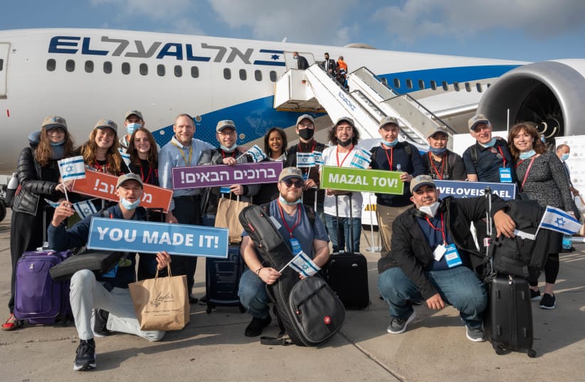 New olim from North America with Rabbi Yehoshua Fass, Co-Founder and Executive Director of Nefesh B’Nefesh and Aliyah and Integration Minister Pnina Tamano-Shata.