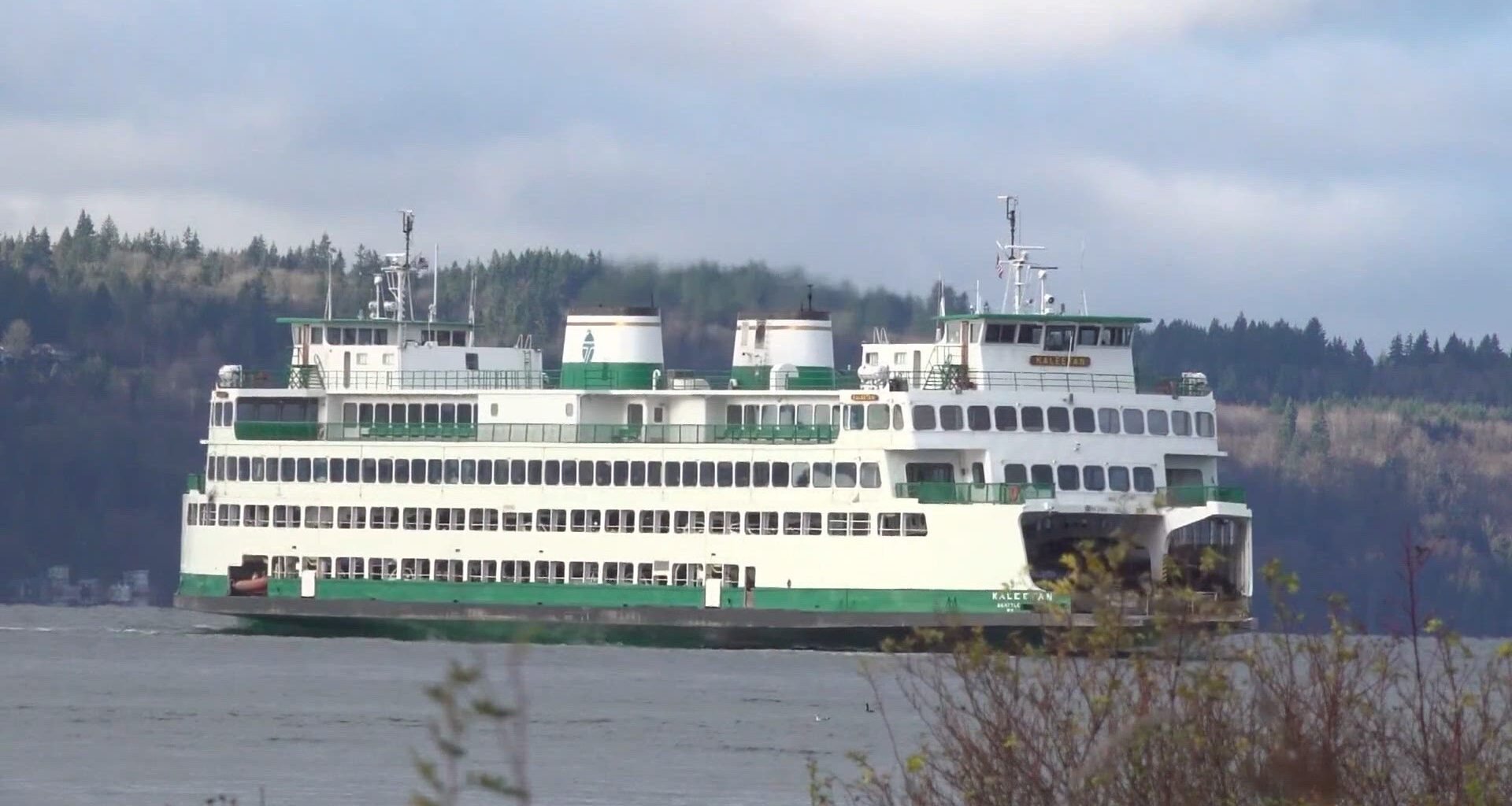 Engine room 'sick-out' over wages causes major Washington State Ferries cancellations, disruptions