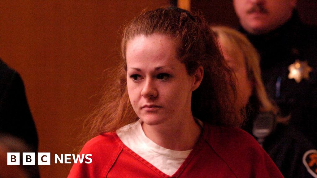 US emergency call records reveal confusion after failed execution of Christa Pike - BBC