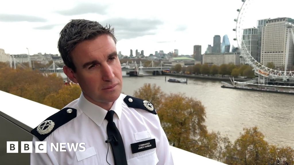 Met Police urge students to move 7 October protest - BBC