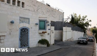 Most UK diplomats to leave East Jerusalem consulate, Israel says, as Miliband says 'vital services' to remain - BBC