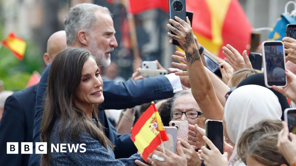 Spanish royals make rare visit to Ceuta after migrant crisis - BBC