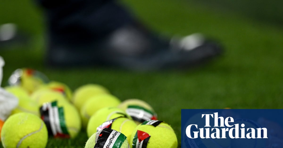 Pro-Palestine protests interrupt game as Ireland pass up 2-0 lead in draw against Austria | Republic of Ireland