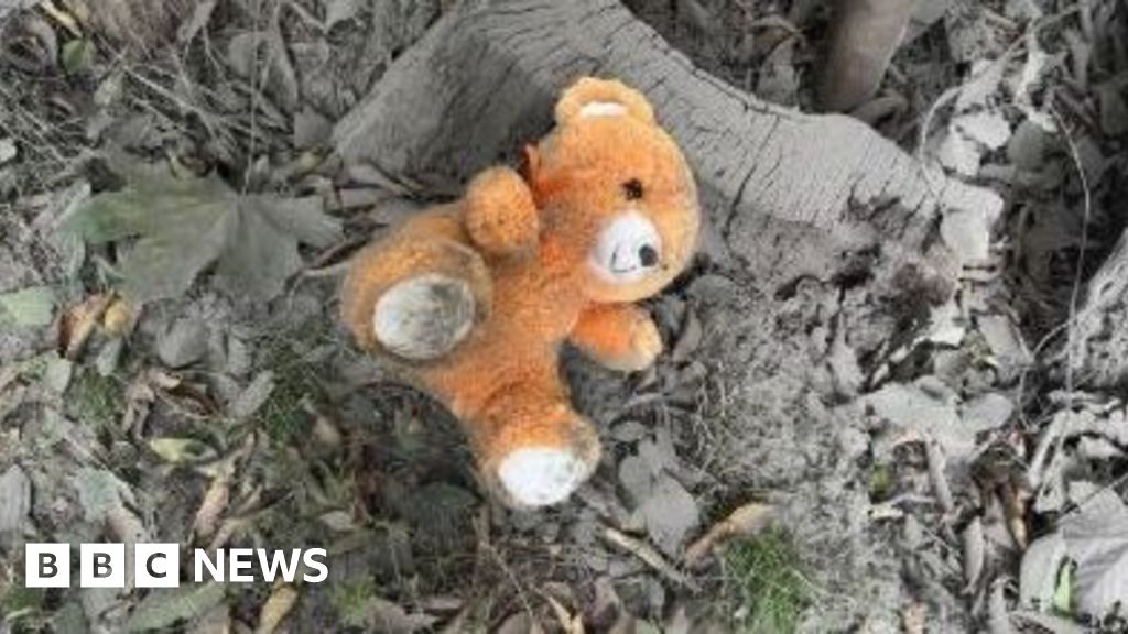 Ukraine war: Russian glide bomb attack on Zaporizhzhia kills at least 15 people - BBC