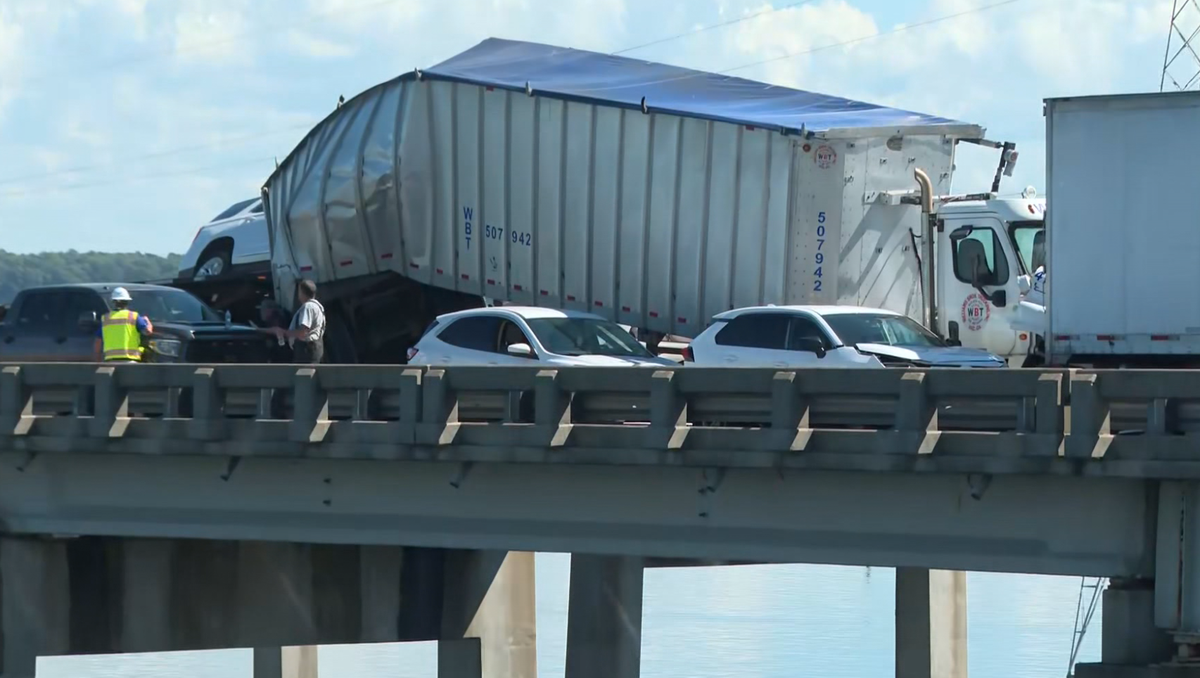 Multi-vehicle crash, fire shuts down part of interstate in SC - WYFF
