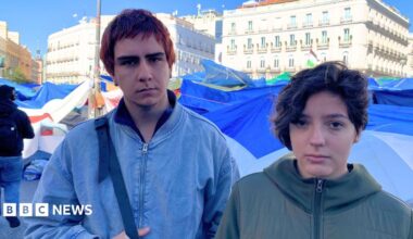 Student Jorge Moreno (left) and university graduate Pierina Nicuray