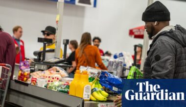 Key US voters say economy is getting worse ahead of midterms, exclusive poll finds | US economy