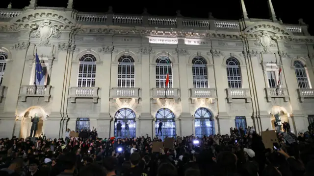 Demonstrators attend a spontaneous demonstration against the rising cost of living, a week after protests ended in clashes and looting in northern cities, in Milan, Italy October 24, 2026.