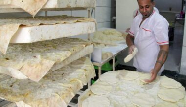 Flour shortages force bakeries to close across Iran
