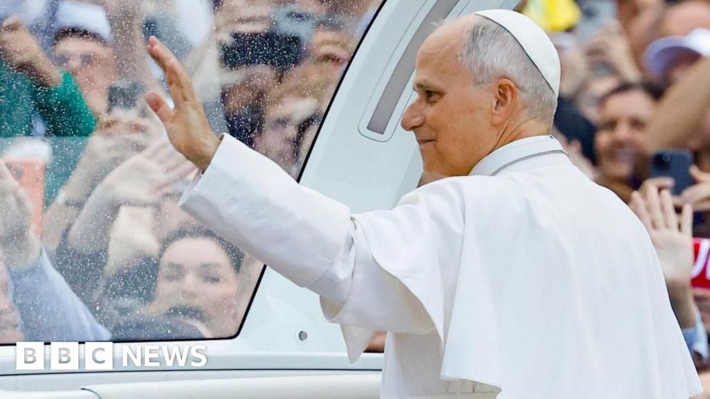 Pope's South American trip to go ahead following lung cancer surgery - BBC