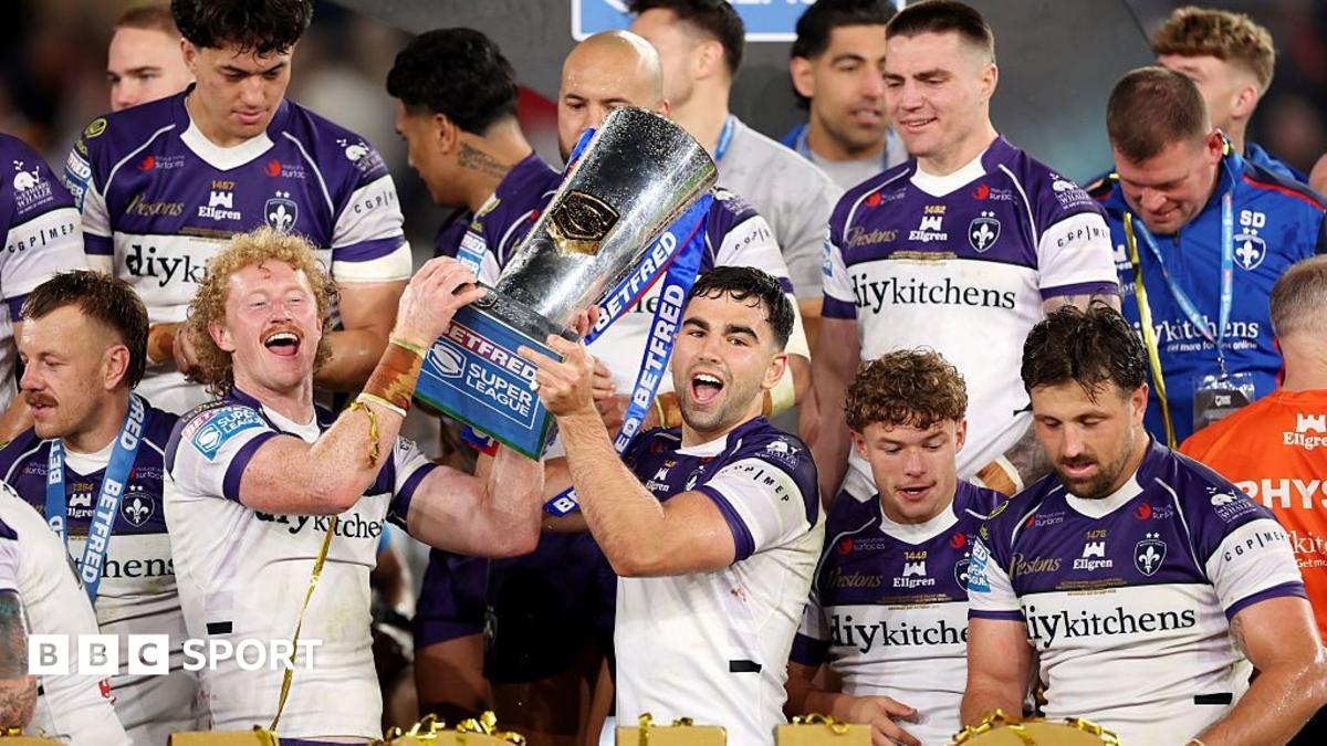 Lachlan Walmsley and Jack Sinfield holding aloft the Super League trophy
