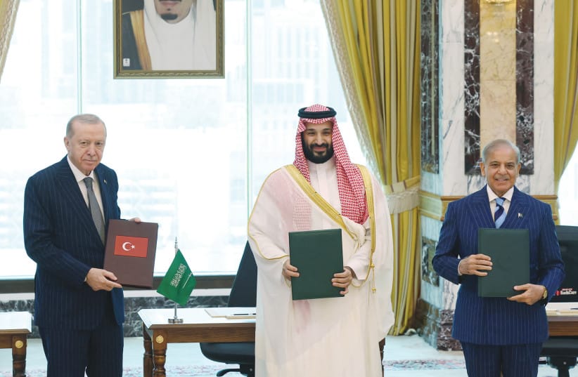 TURKISH PRESIDENT Recep Tayyip Erdogan, Saudi Crown Prince Mohammed bin Salman, and Pakistan’s Prime Minister, Shehbaz Sharif, pose after signing a joint defense agreement in Mecca, August 7, 2026.