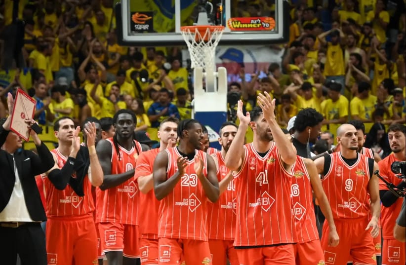 Hapoel Tel Aviv players.