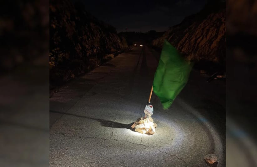 Mock explosive device found attached to a Hamas flag on an access road in the West Bank, September 27, 2026.