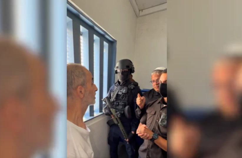 Itamar Ben-Gvir speaks to imprisoned Hamas terrorist Hassan Salameh.