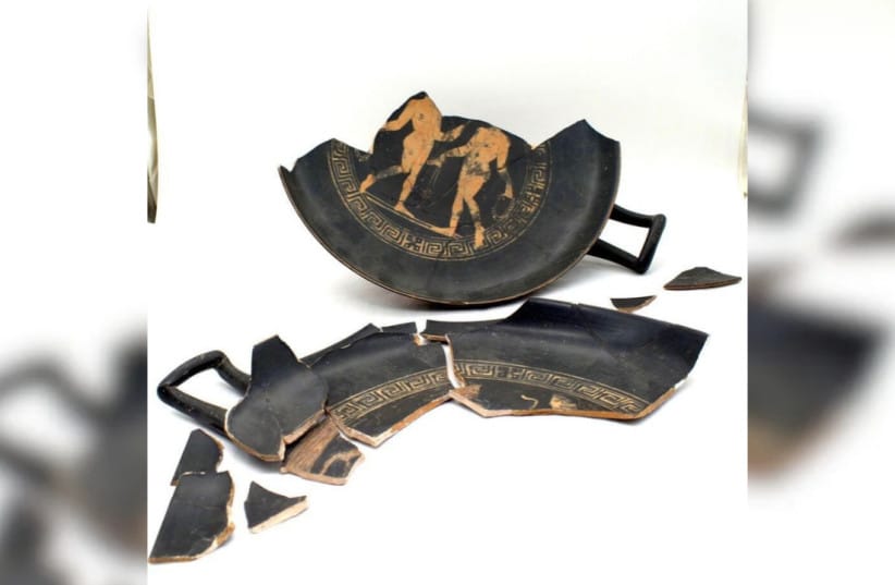 Kylix with added colors, depicting pairs of athletes and male figures wearing mantles, returned by Israel to Greece, October 13, 2026.