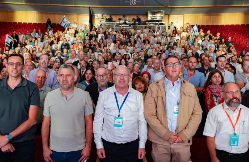 Torah MiTzion founder and executive director Zeev Schwartz (front row, center) with emissaries, alumni and supporters at the organization’s 30th-anniversary event in Jerusalem on October 13, 2026.
