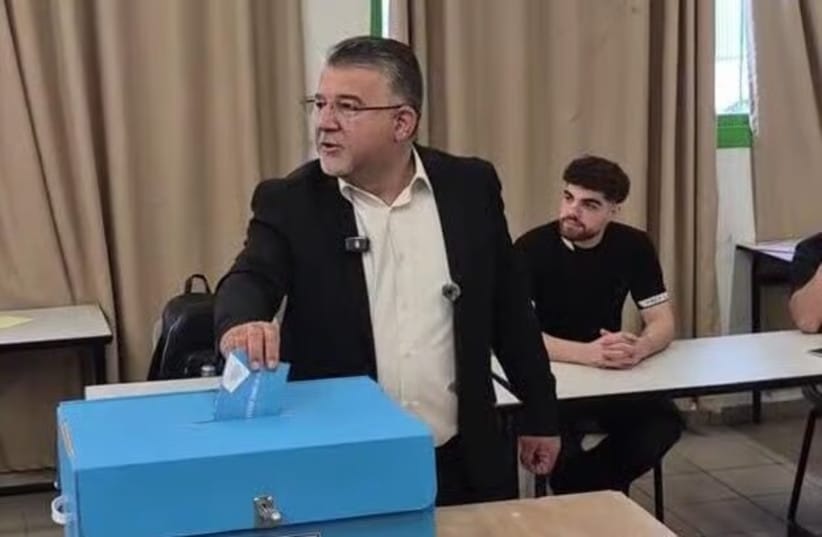 Joint List Chairman Yousef Jabarin cast his ballot in the 26th Knesset election in Umm el-Fahm, October 27, 2026.