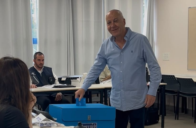 Yoram Cohen coting in the Knesset Election, October 27, 2026.