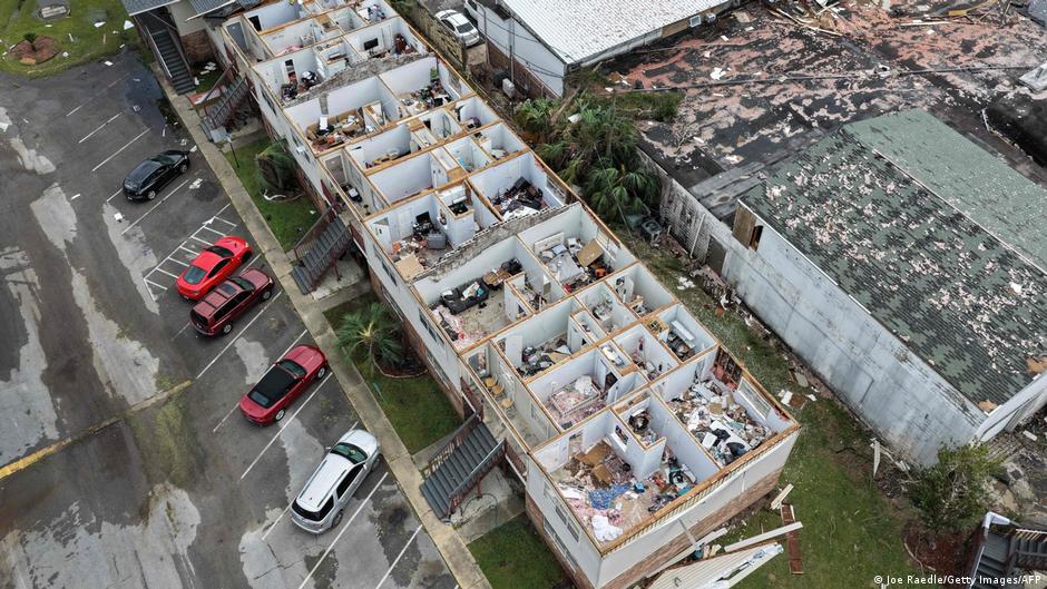 Storm Isaias leaves 4 dead as it moves across southern US