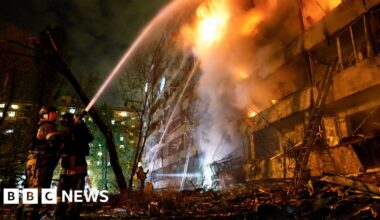 Russian strikes hit key power plant in Kyiv, Zelensky says - BBC