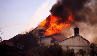 US: California wildfires destroy homes, force evacuations